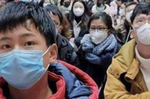 英国留学生疫情下包机回国，艰难抉择与温情瞬间