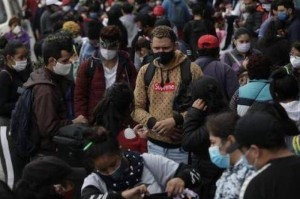 秘鲁疫情严峻，全民抗疫挑战与抗争