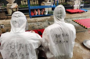 疫情下坚持的服装人（疫情做服装的说说）