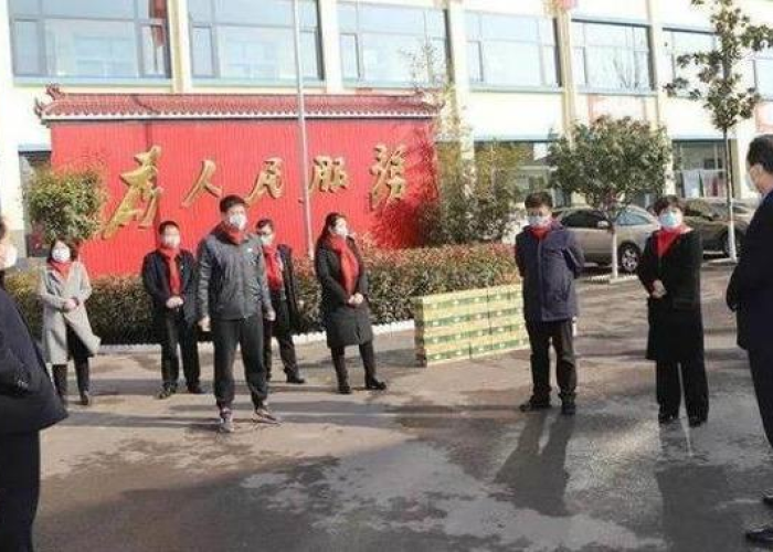 新冠疫情是由什么病毒引起的？