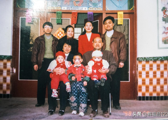 疫情结束的那一年，全球团结与复苏的里程碑