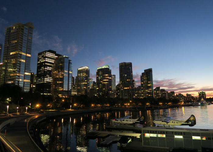 封控下的郑州，暂停与前行交织的城市脉搏