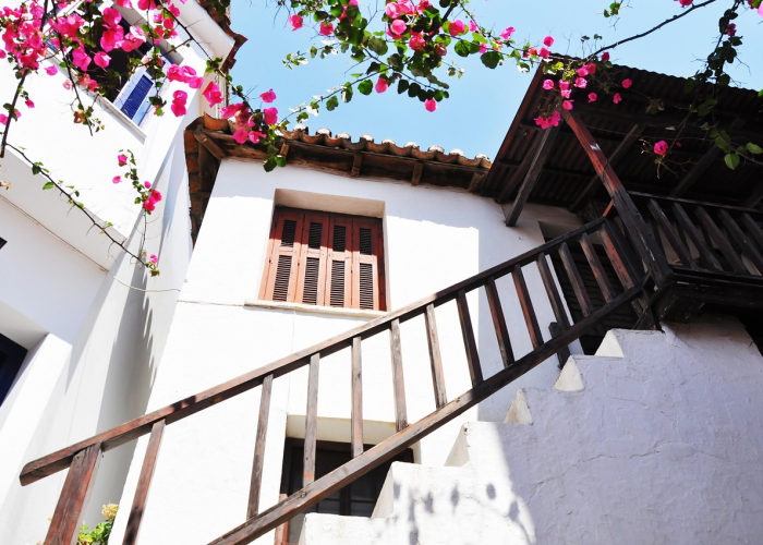 郑州酒店疫情，一座城市的韧性，在隔离门后无声生长