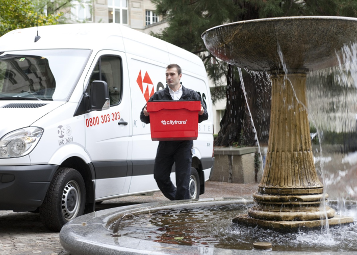 杭州顺丰吧，快递江湖里的城市温度与市井记忆