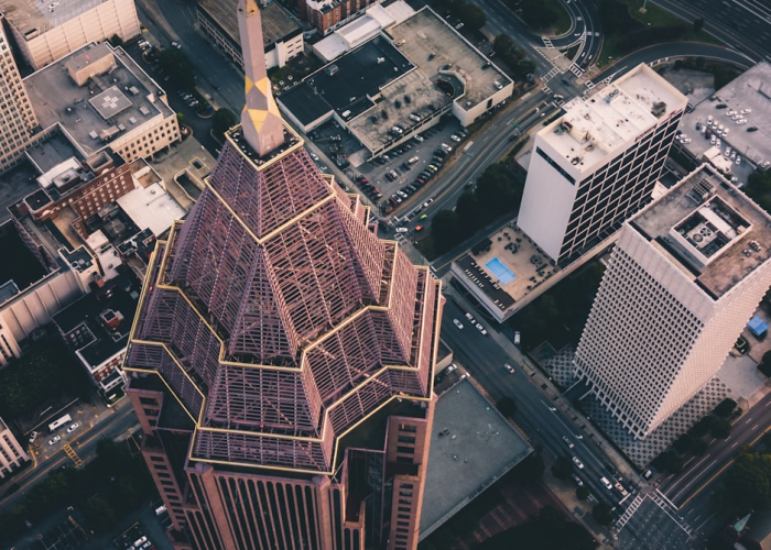 郑州封控区,寂静街道下的脉搏与微光 郑州封控区,寂静街道下的脉搏与微光