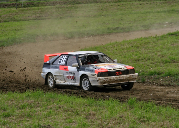 16年车龄的铃木汽车,如今还值多少钱?揭秘二手车市场的保值神话与价格陷阱 16年车龄的铃木汽车,如今还值多少钱?揭秘二手车市场的保值神话与价格陷阱