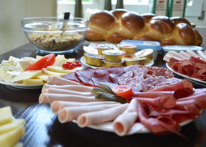 上海封路了么？从硬隔离到精准防控的治理之路