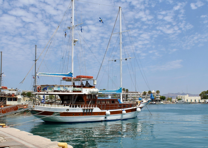 英国游艇价格,从泰晤士河到地中海,你的航海梦价值几何? 英国游艇价格,从泰晤士河到地中海,你的航海梦价值几何?