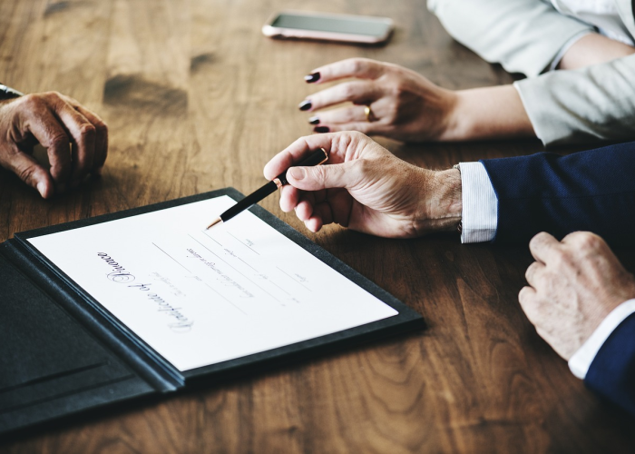 死亡破百万，美国新冠确诊超926万背后的自由代价