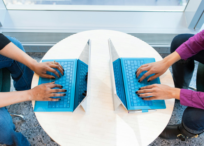 隔离墙内，工作从未停止，当物理距离重塑职场生态