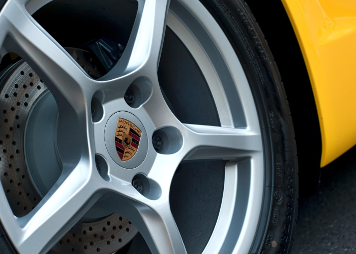 正常换一个轮胎多少钱？2024年价格明细与省钱指南