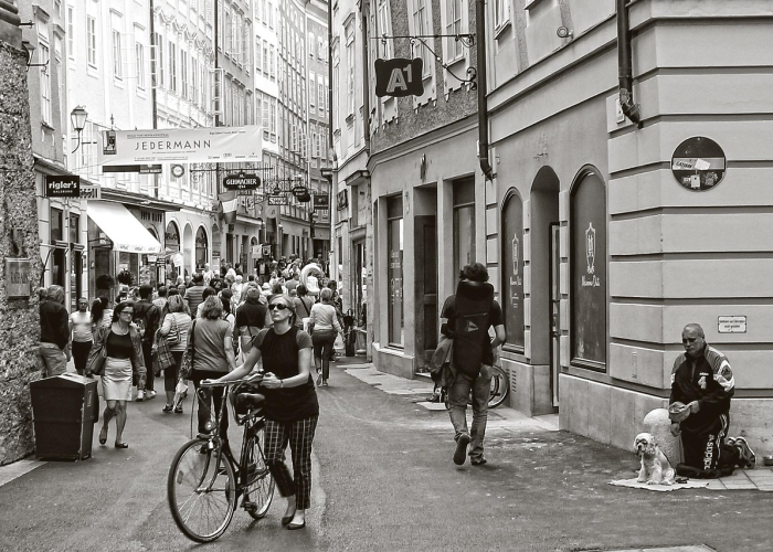 松江封路记，被重塑的日常与坚韧的微光