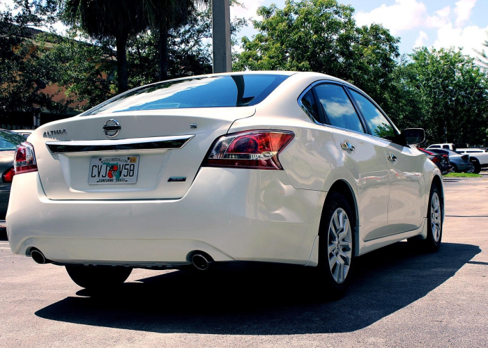 奔驰E300L落地价是多少?2024年购车费用全解析 奔驰E300L落地价是多少?2024年购车费用全解析