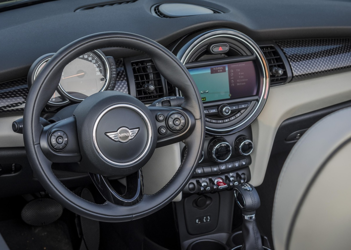 五菱宏光MINI敞篷版，当国民神车撕掉顶棚，撕开了什么？