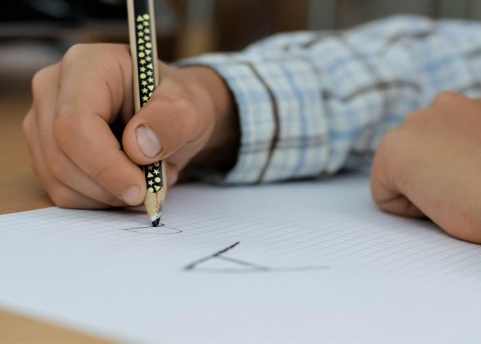 离京火车行，一纸证明，两重天地