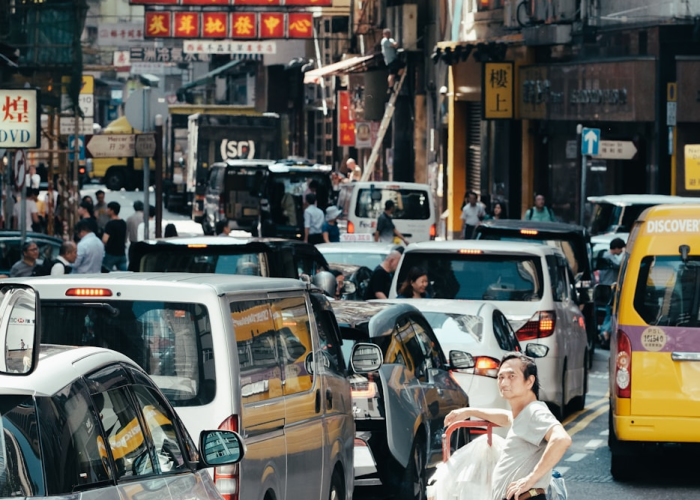 北京上半年新增10万小客车指标，城市交通治理的加减法