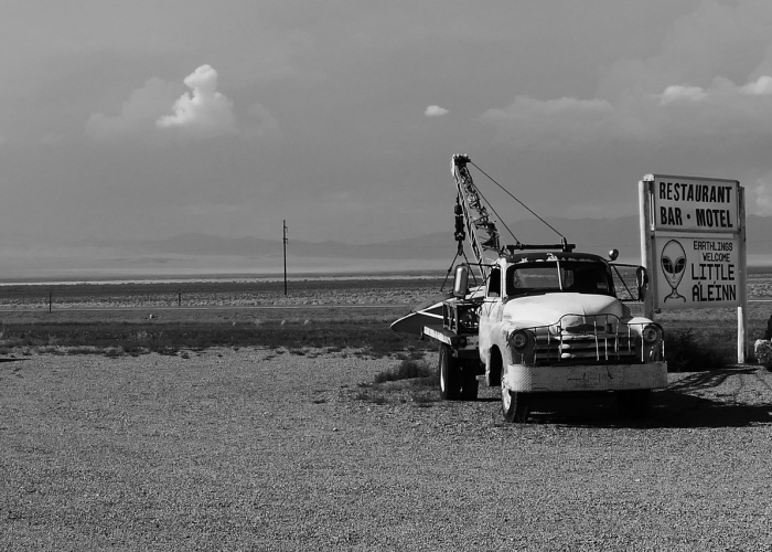 神州十八号载人飞船凯旋，2023年12月4日成功着陆，中国空间站任务再续新篇