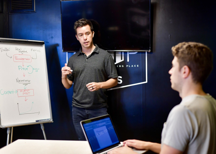 别让暂停营业赶走顾客，一份合格通知的写作指南与模板