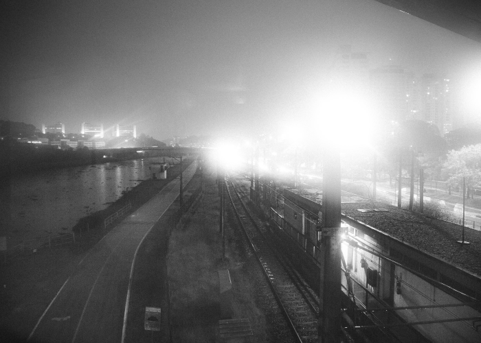 K7031列车，疫情下的移动孤岛与人性微光