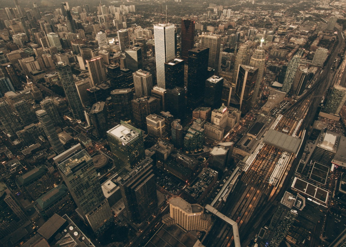 深圳核酸检测爆满，一座城市的压力测试与集体韧性