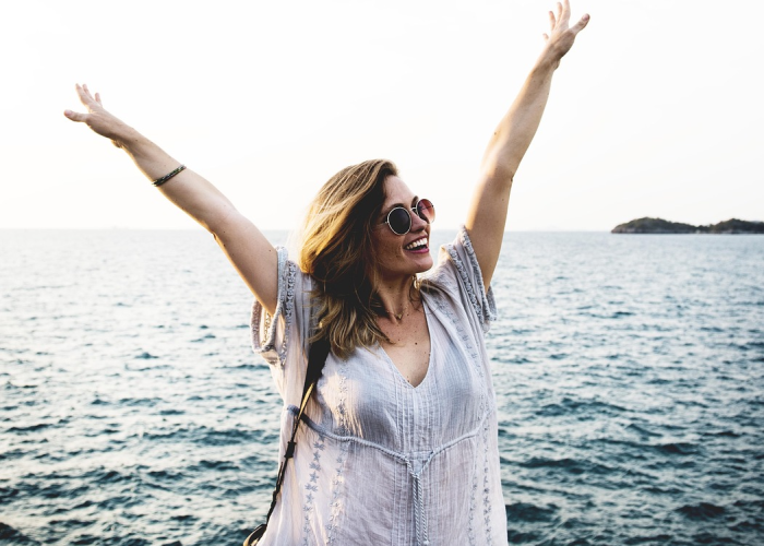 山东青岛双胞胎，同一片海，两种人生