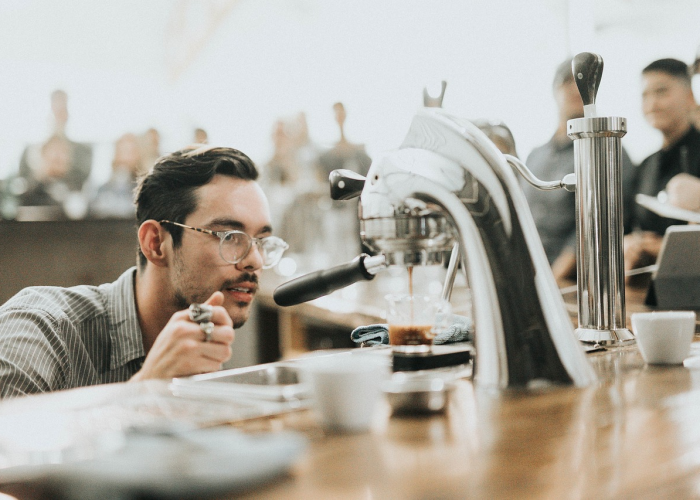 新疆新闻联播主持人，丝路光影中的时代讲述者