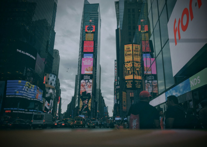 深圳迎战Delta，一座超速城市的慢行保卫战