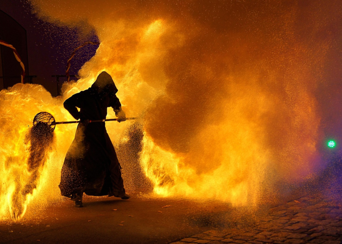 红五三打一，一副牌里的江湖，三个人间的智斗