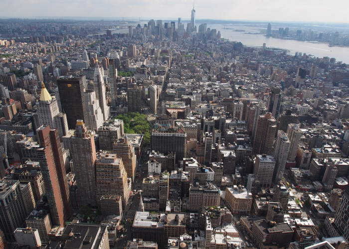 上海调整为中风险地区，精准防控下的城市韧性