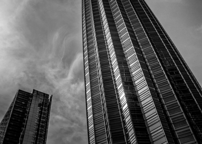 高铁疾驰，病毒暗涌，一节车厢里的临时社会与公共防疫的终极考验