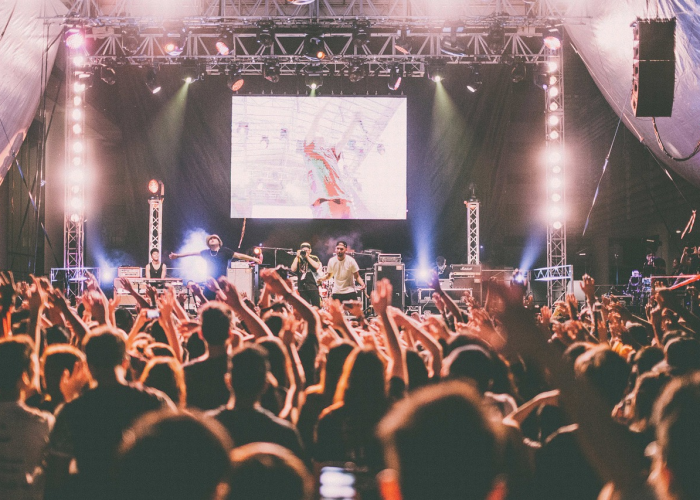 打歌舞台的静默与回响，疫情如何重塑韩国偶像产业