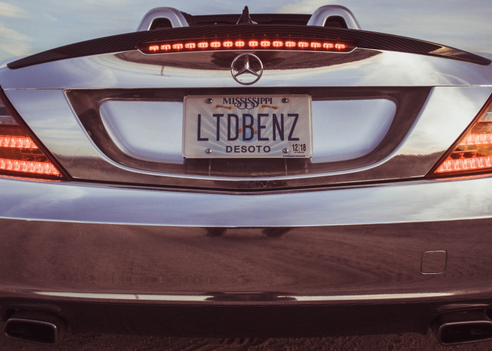 汽车号牌违章查询，一键知晓，安全出行