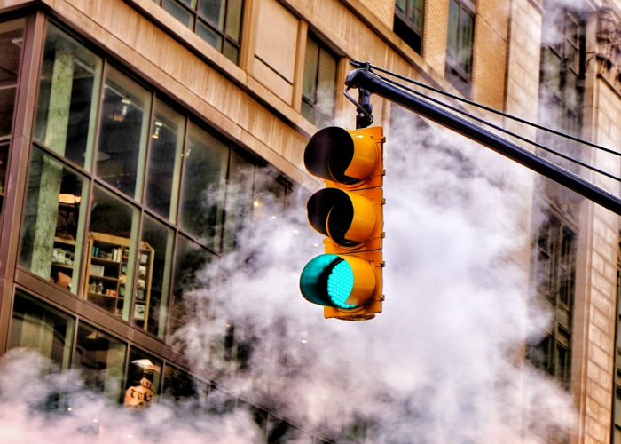 郑州封控区扩围，一场与病毒赛跑的城市保卫战