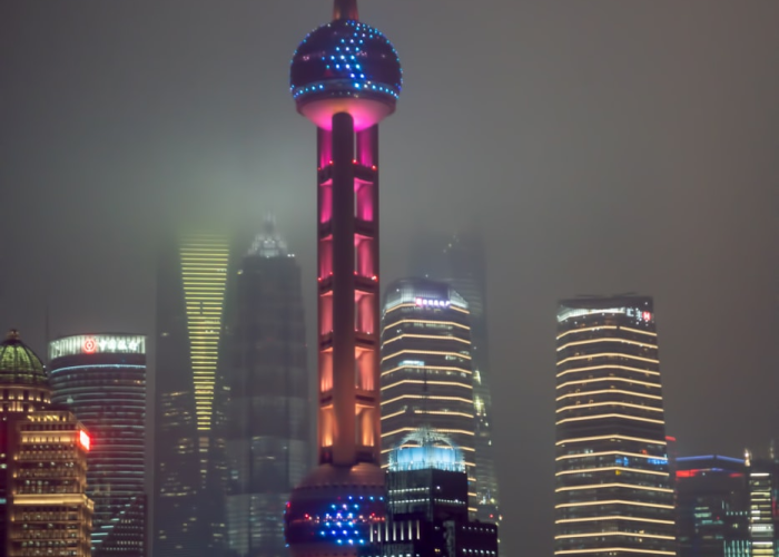 上海核酸，一座超大城市在流动的镜子中重塑自我