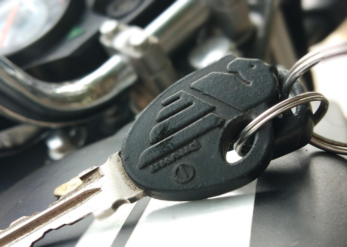 防滑链安装在前轮还是后轮？选对位置，安全过冬