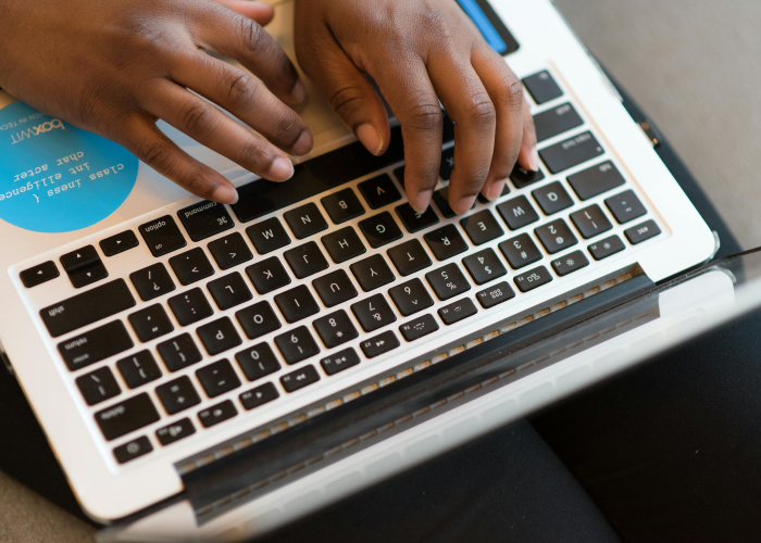 指尖上的江湖，打字牌单机游戏，为何成为一代人的数字乡愁？