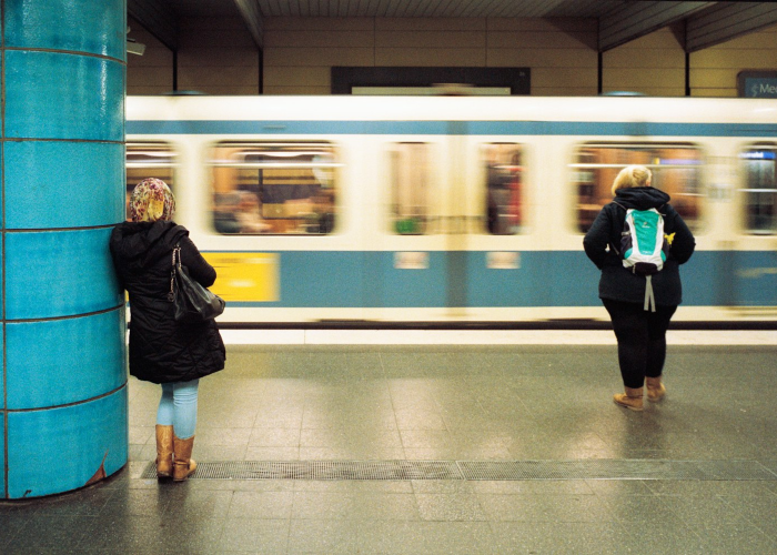 地铁停运时，城市的心跳如何继续