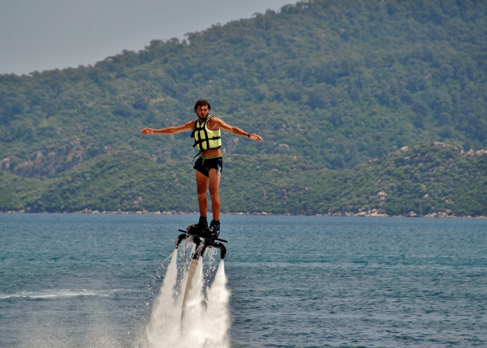 历史性的一跃，中国首次参与残奥会的里程碑时刻